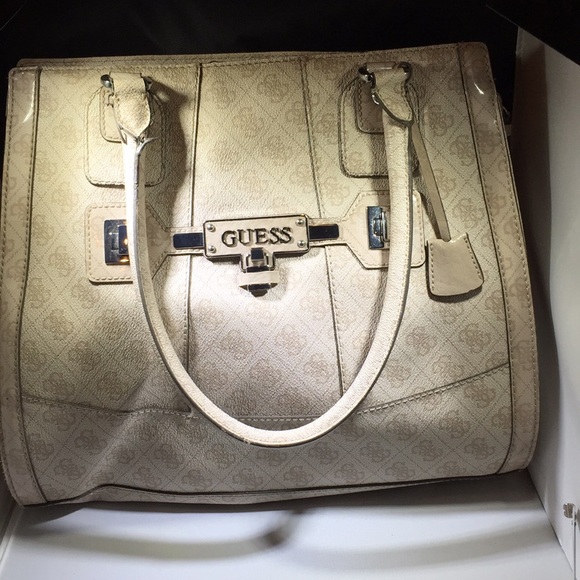 15”x13” guess bag! Perfect for laptop or overnight - Picture 1 of 4